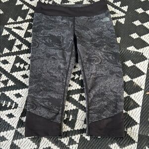 North Face Medium Black Leggings with Abstract Pattern and High-Rise Waistband